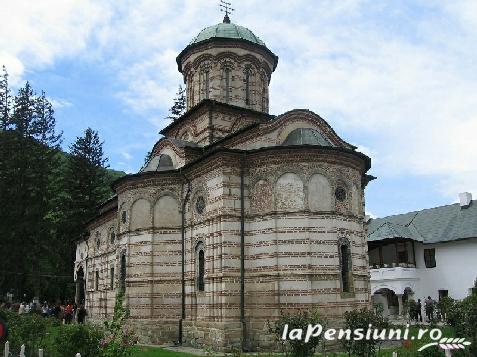 Casa Rica - cazare Valea Oltului (Activitati si imprejurimi)