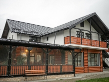 Casuta din livada - accommodation in  Bucovina (03)